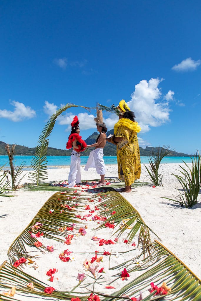 Yuriko & Ken - Tahitian Wedding in Bora Bora